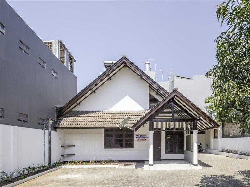 Super Oyo 1568 Stasiun Ka Cirebon Guest House Luaran gambar