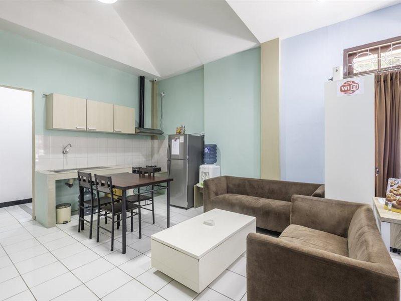 Super Oyo 1568 Stasiun Ka Cirebon Guest House Luaran gambar