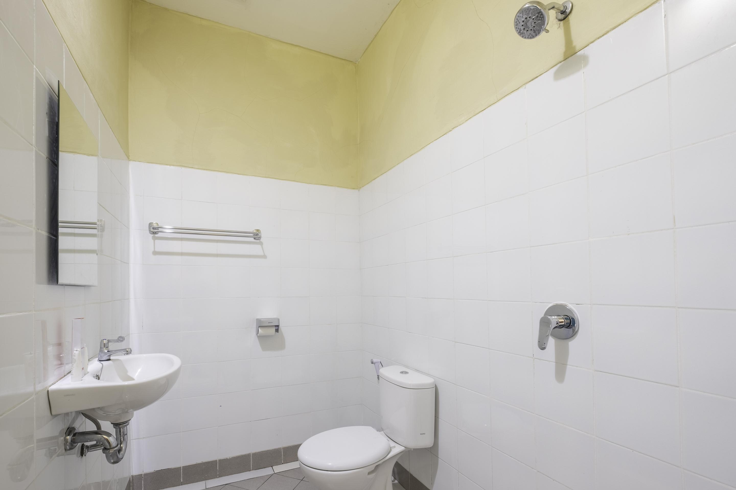Super Oyo 1568 Stasiun Ka Cirebon Guest House Luaran gambar