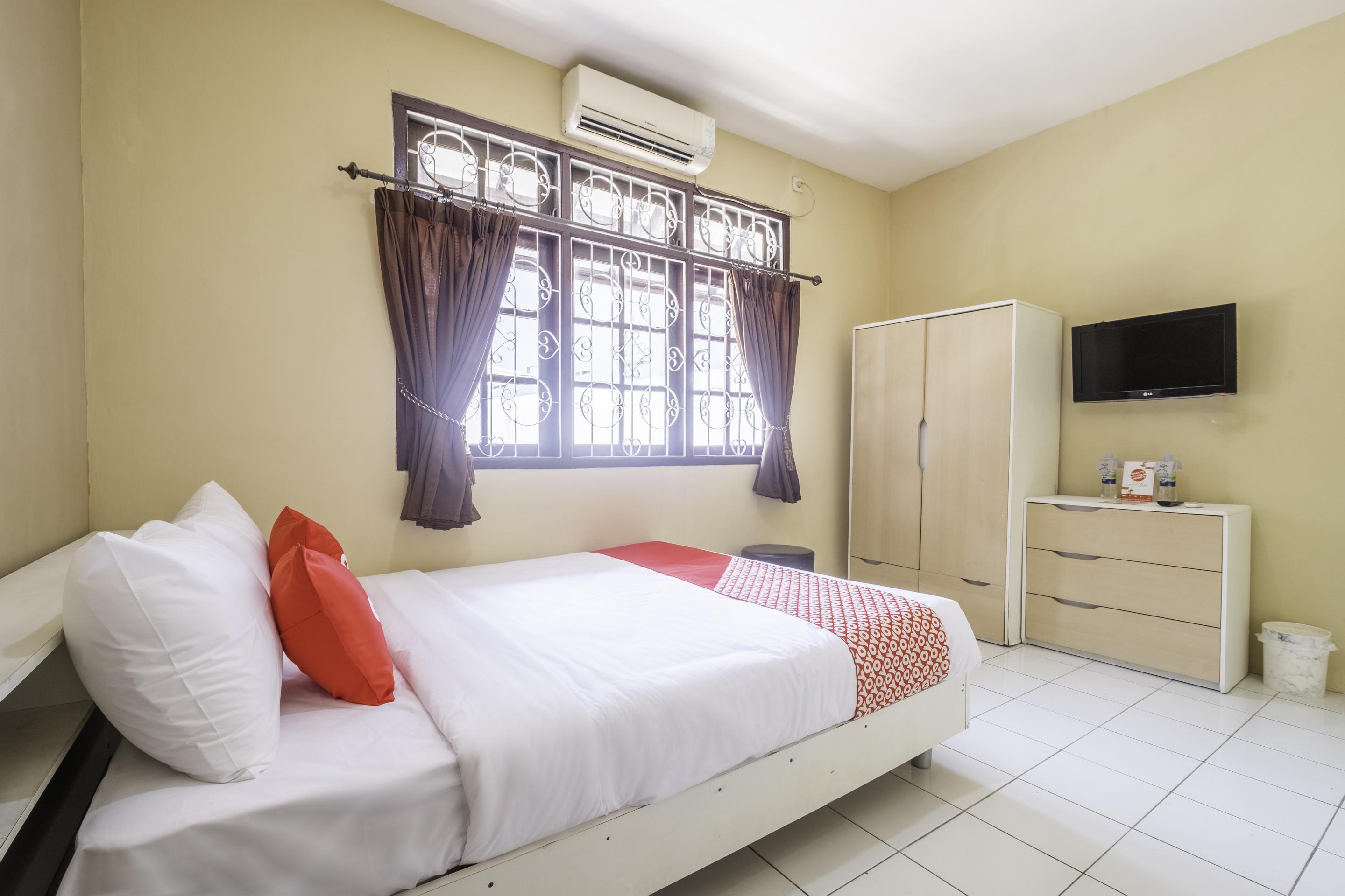 Super Oyo 1568 Stasiun Ka Cirebon Guest House Luaran gambar