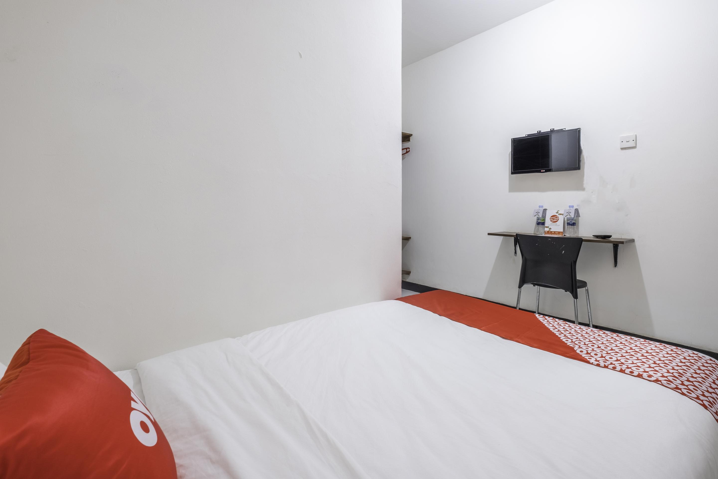 Super Oyo 1568 Stasiun Ka Cirebon Guest House Luaran gambar