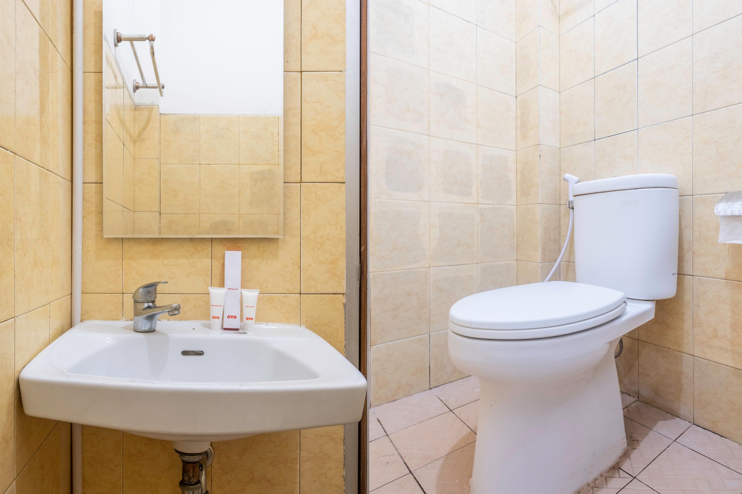 Super Oyo 1568 Stasiun Ka Cirebon Guest House Luaran gambar