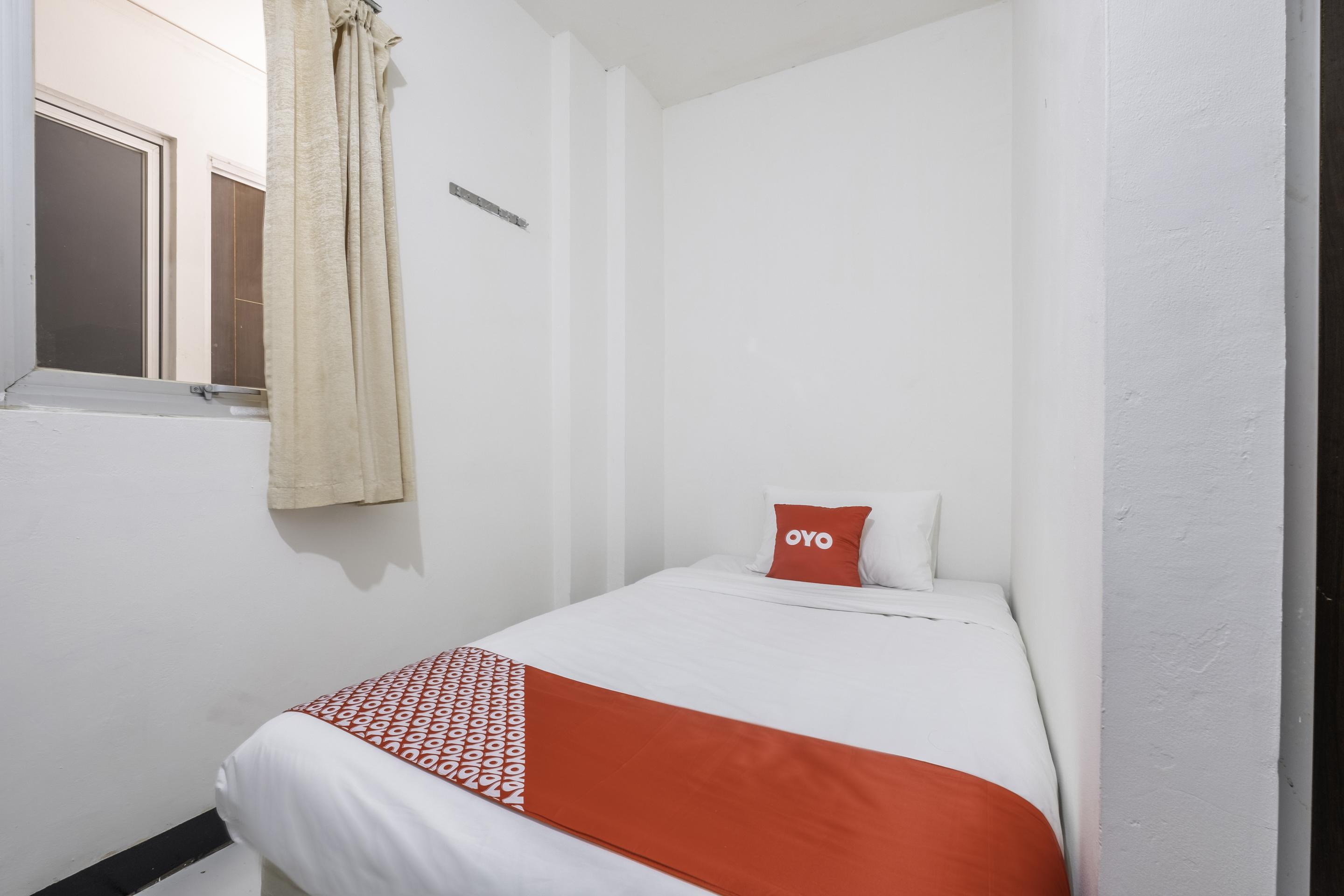 Super Oyo 1568 Stasiun Ka Cirebon Guest House Luaran gambar