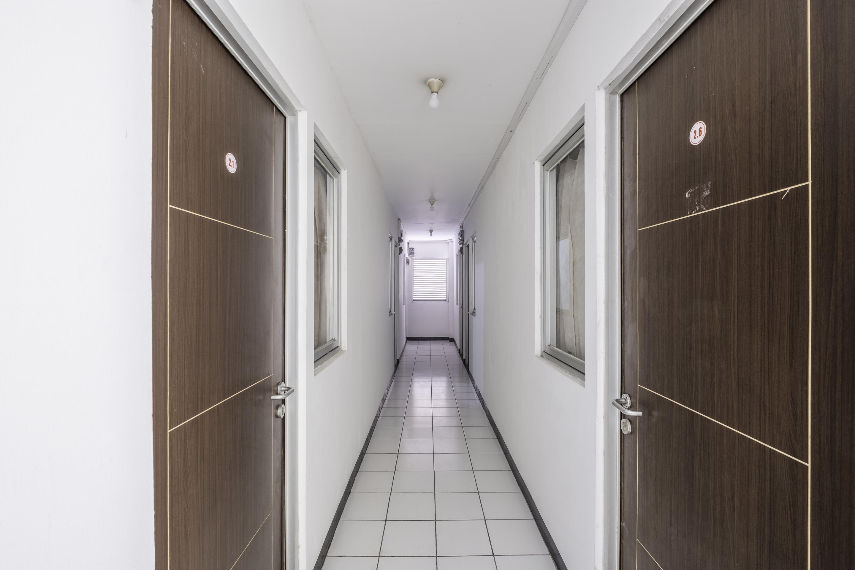 Super Oyo 1568 Stasiun Ka Cirebon Guest House Luaran gambar