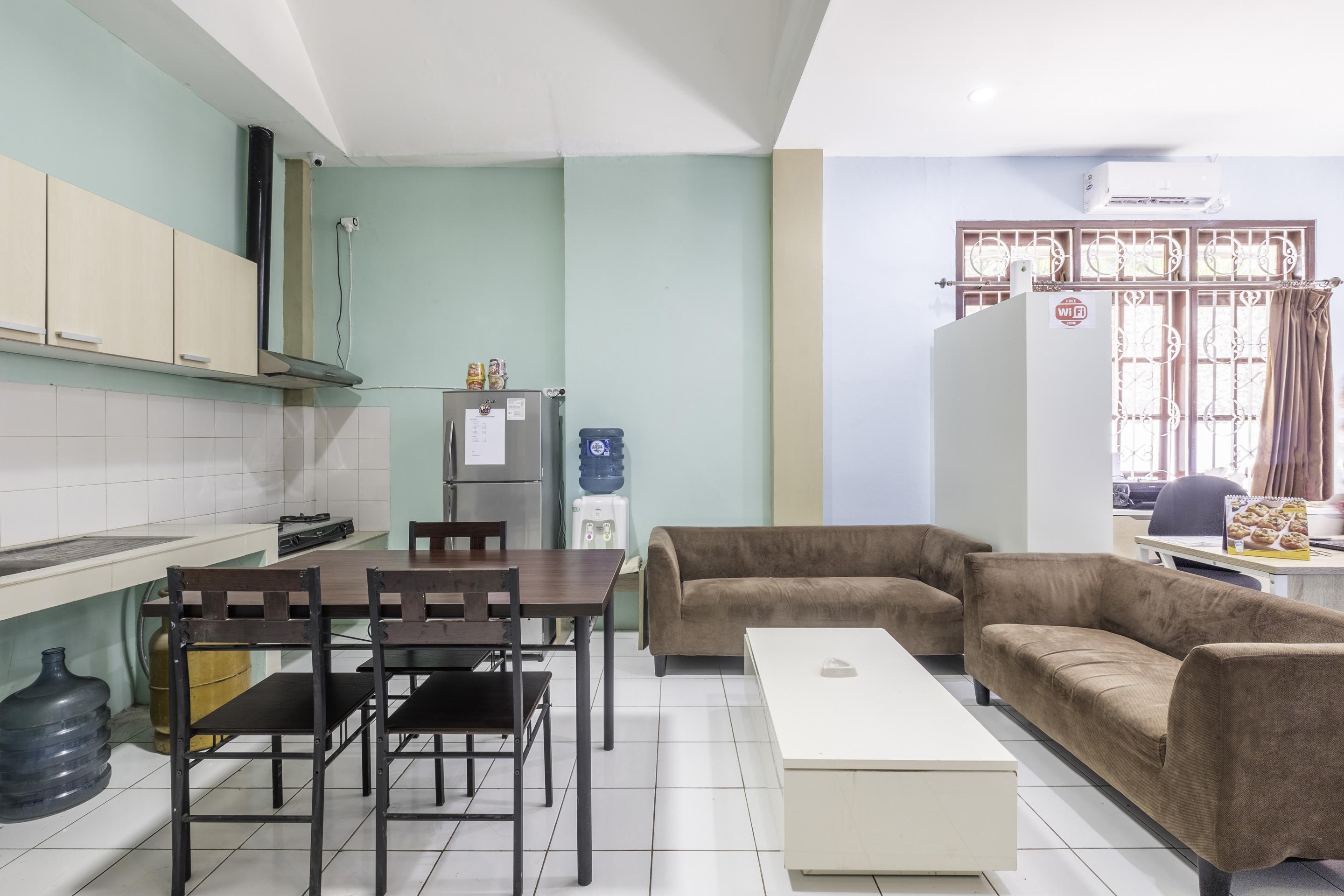 Super Oyo 1568 Stasiun Ka Cirebon Guest House Luaran gambar