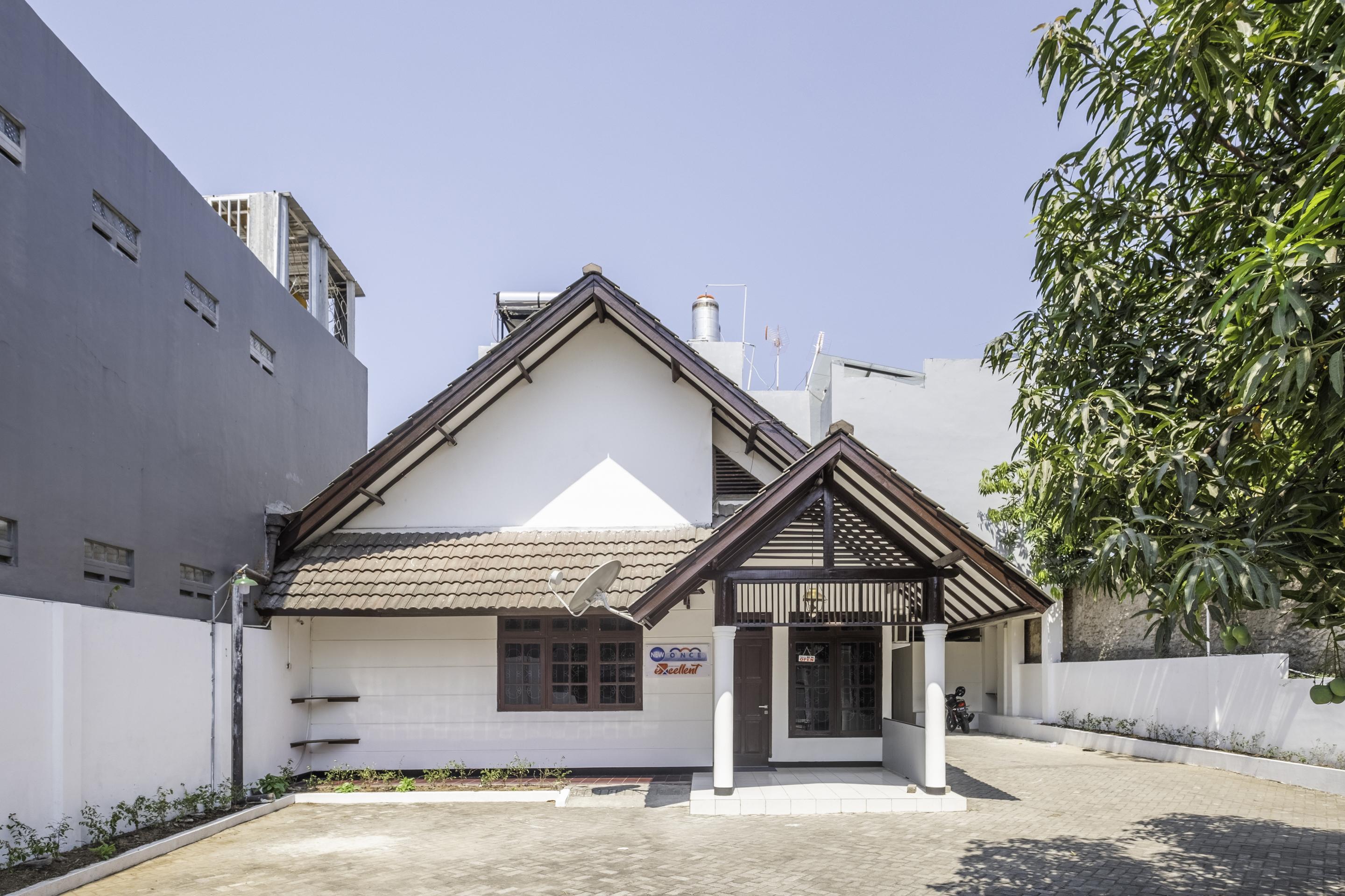 Super Oyo 1568 Stasiun Ka Cirebon Guest House Luaran gambar