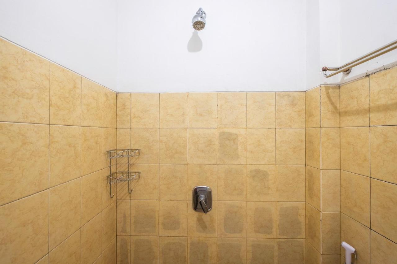 Super Oyo 1568 Stasiun Ka Cirebon Guest House Luaran gambar